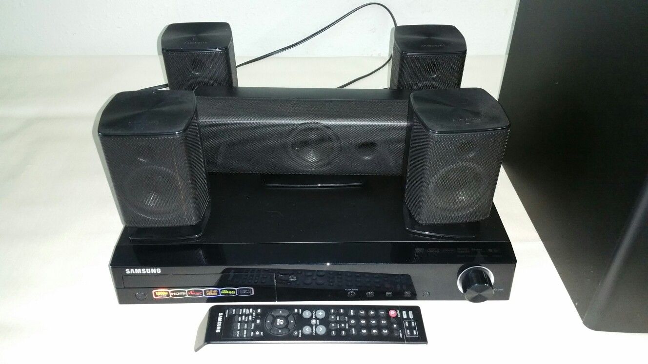 Samsung HTZ310 DVD 5.1 CH Home Theater System 1000watss for Sale in