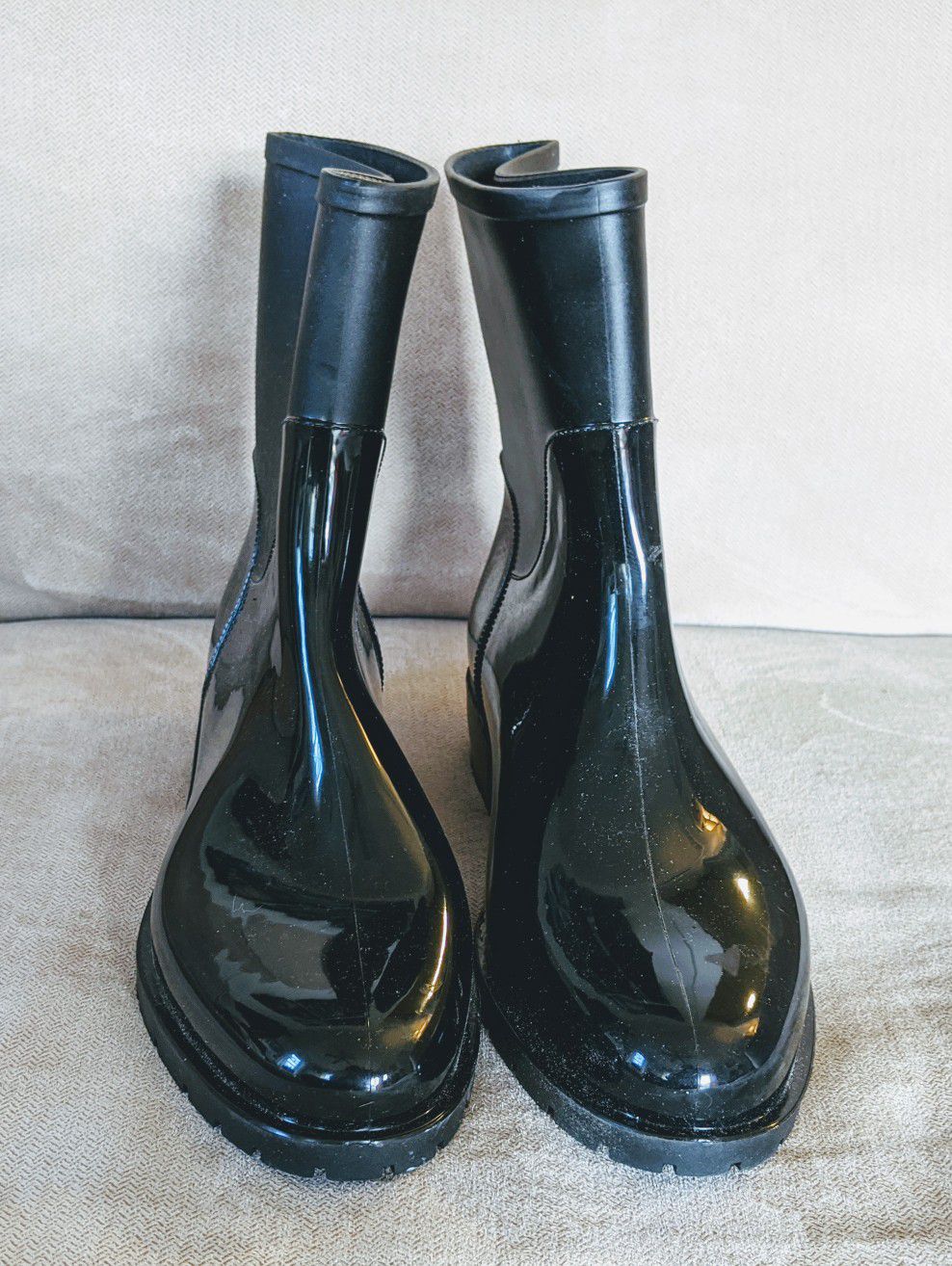 Size 10 women's rain boots