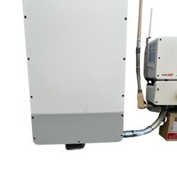 Yilink 10KWH 48 Volt Solar Lithium Battery Outdoor IP65 Rated. Not Used. (DDB)