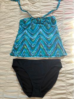 Women’s swim suit