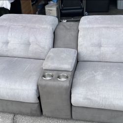Power Reclining Loveseat / home-theater loveseat