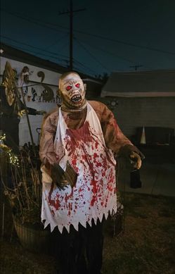 Life-size scary Halloween butcher