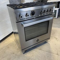 Bertazzoni dual fuel 30 inches Like new L