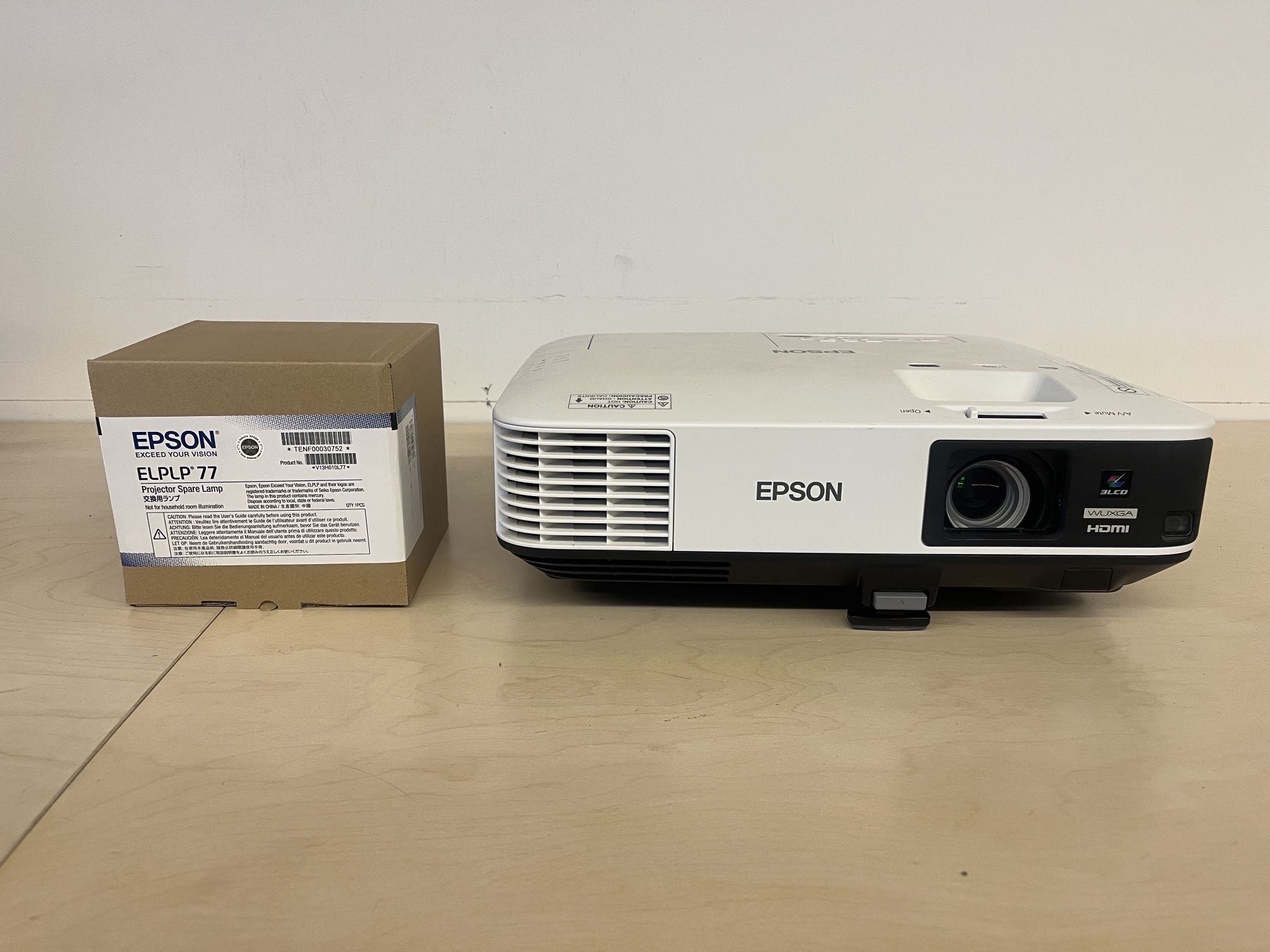 Epson 1980WU PowerLite Projector w Extra Bulb
