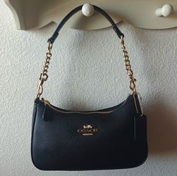 Signature Coach Teri Shoulder
