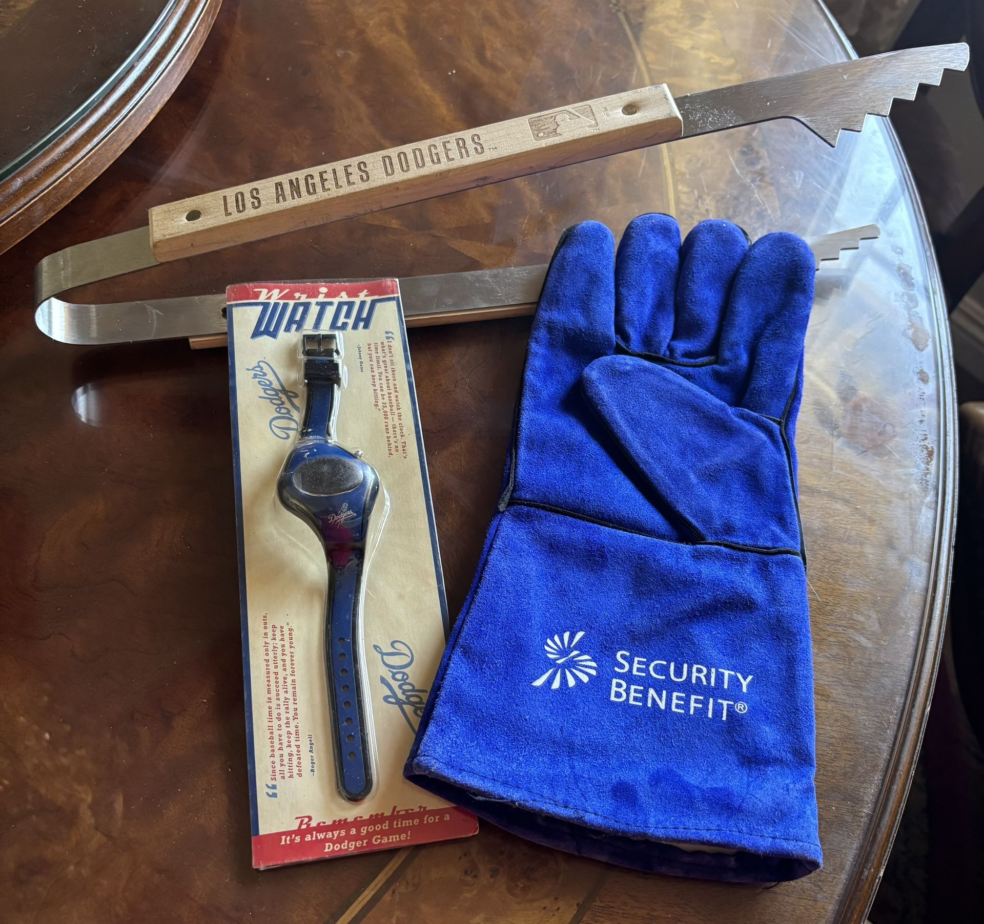 New Dodgers Lot Watch Suede Grill Glove & Grill Thongs