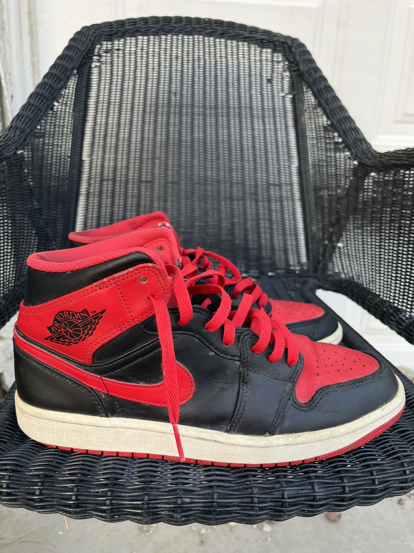 Jordan 1 mid alternate bred 2022