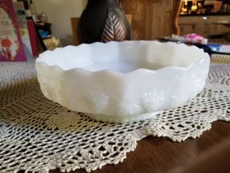 Vintage Milkglass pedestal bowl