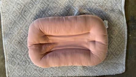 Snuggle Me Infant Lounger Pink