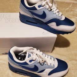 NIKE AIR SHOES