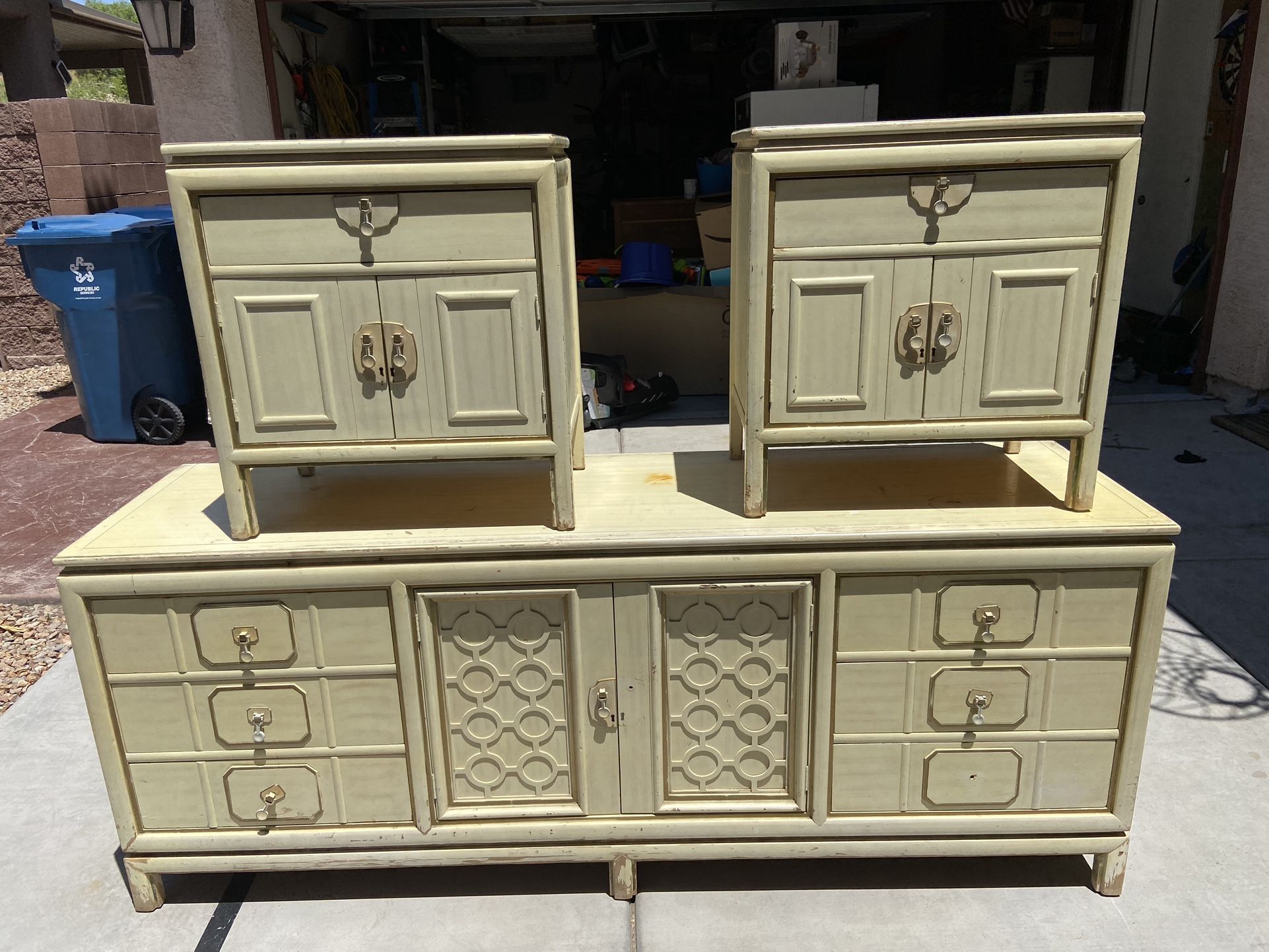 9 Drawer Dresser & Nightstands for Sale in Las Vegas, NV - OfferUp