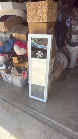 Mirrored Jewelry storage
