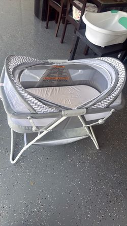 Dream On Me Foldable Baby Bassinet