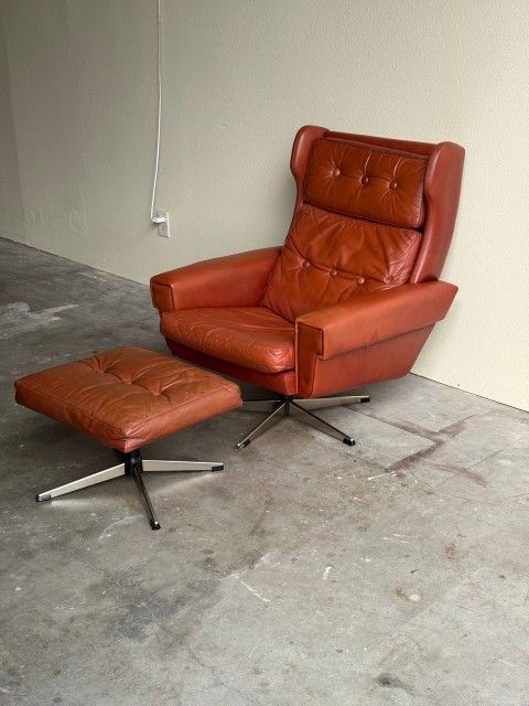 Danish MCM Leather Swivel Lounge Chair & Ottoman β Real Leather 1960s Scandinavian Design