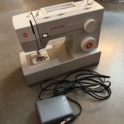 Singer Heavy Duty 4411 Sewing Machine