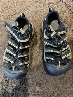 Keen Toddler Hiking & Water Sandals Size 11. Located in North Park 92104