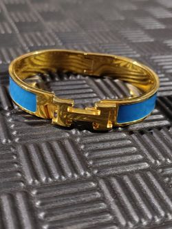"H" blue bangle bracelet Gold tone