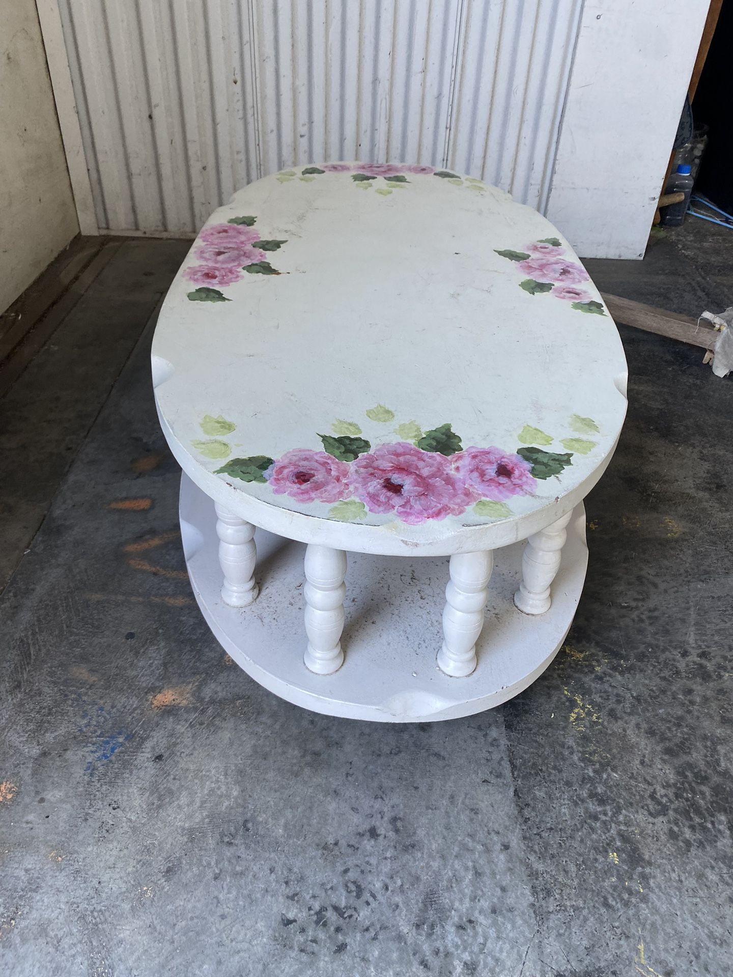 Vintage Table W Roses On The Side