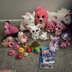 LARGE Lot Of Stuffed Animals, Beanie Babies And Toys 
