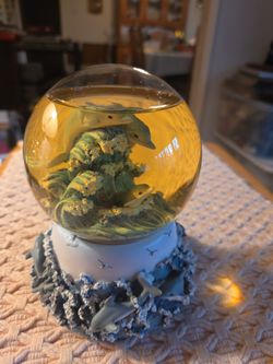 Dolphine.Music Box Snow Globe