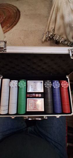 Poker chips ,high end with https://offerup.com/redirect/?o=Y2FzZS5uZXc= open box