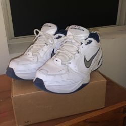 Nike Air Monarch