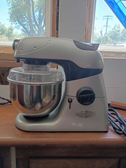 Countertop mixer by Cooks
