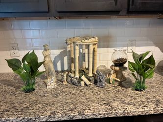 Aquarium Roman Ruins set and Figurines