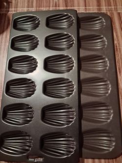 Vendo set de 2 piezas de moldes oara hacer magdalenas