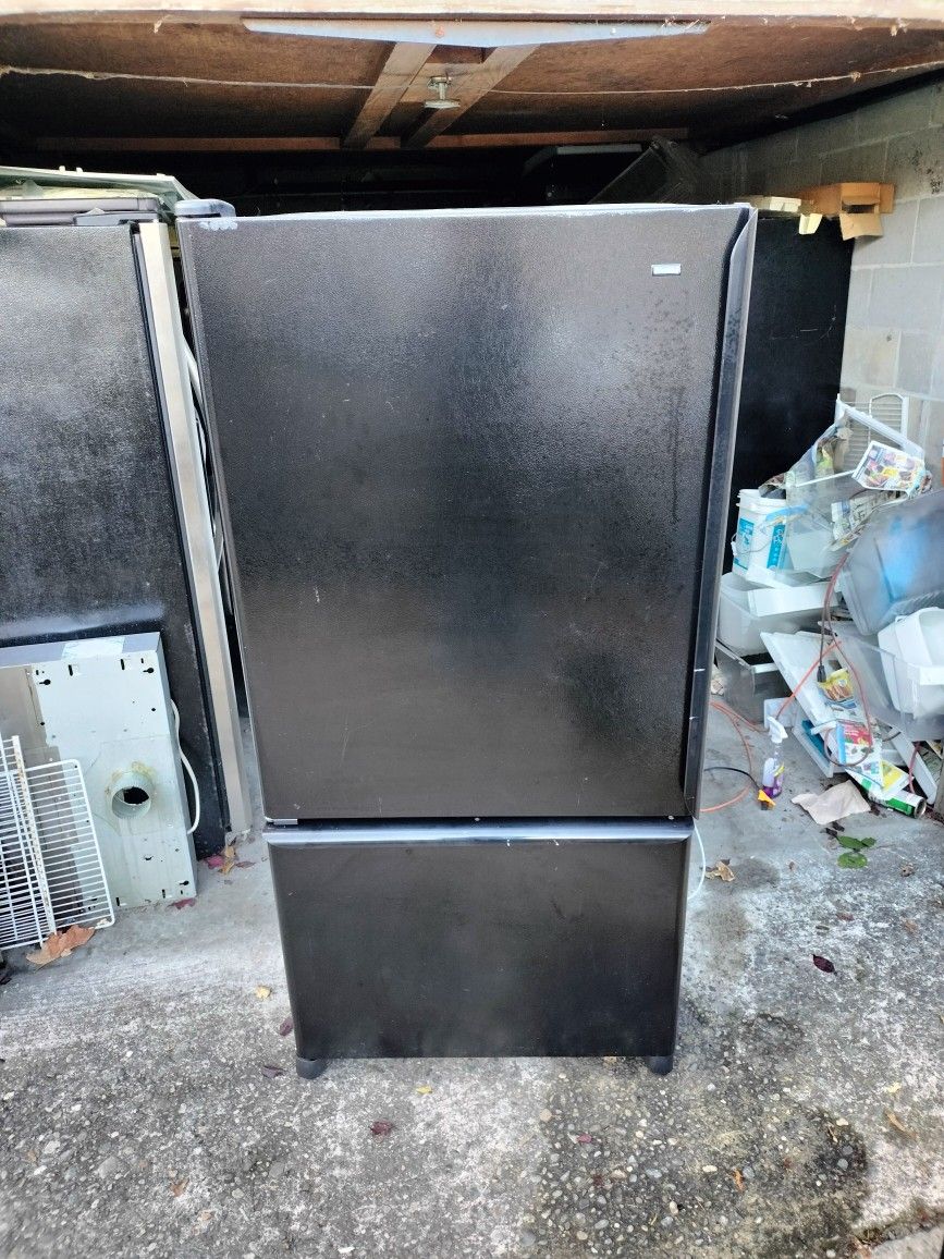 Kenmore Black Bottom Freezer Refrigerator - Can Deliver 