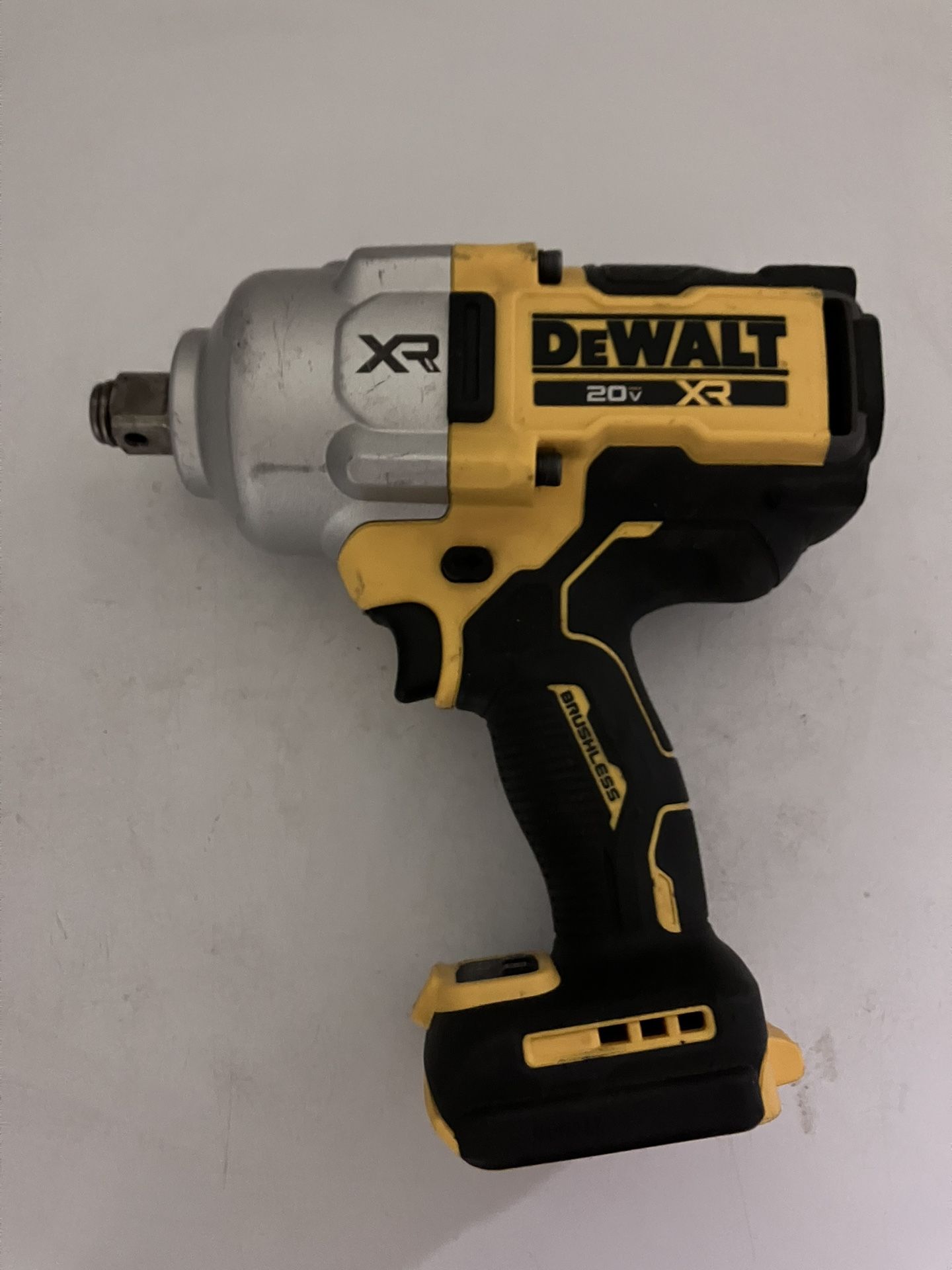 Dewalt 3/4 Inch Impact Drive DCF 964 With 1900ft-lb Breakaway Torque
