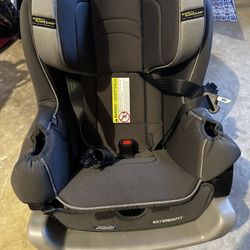 Graco Extend2Fit Convertible Car Seat