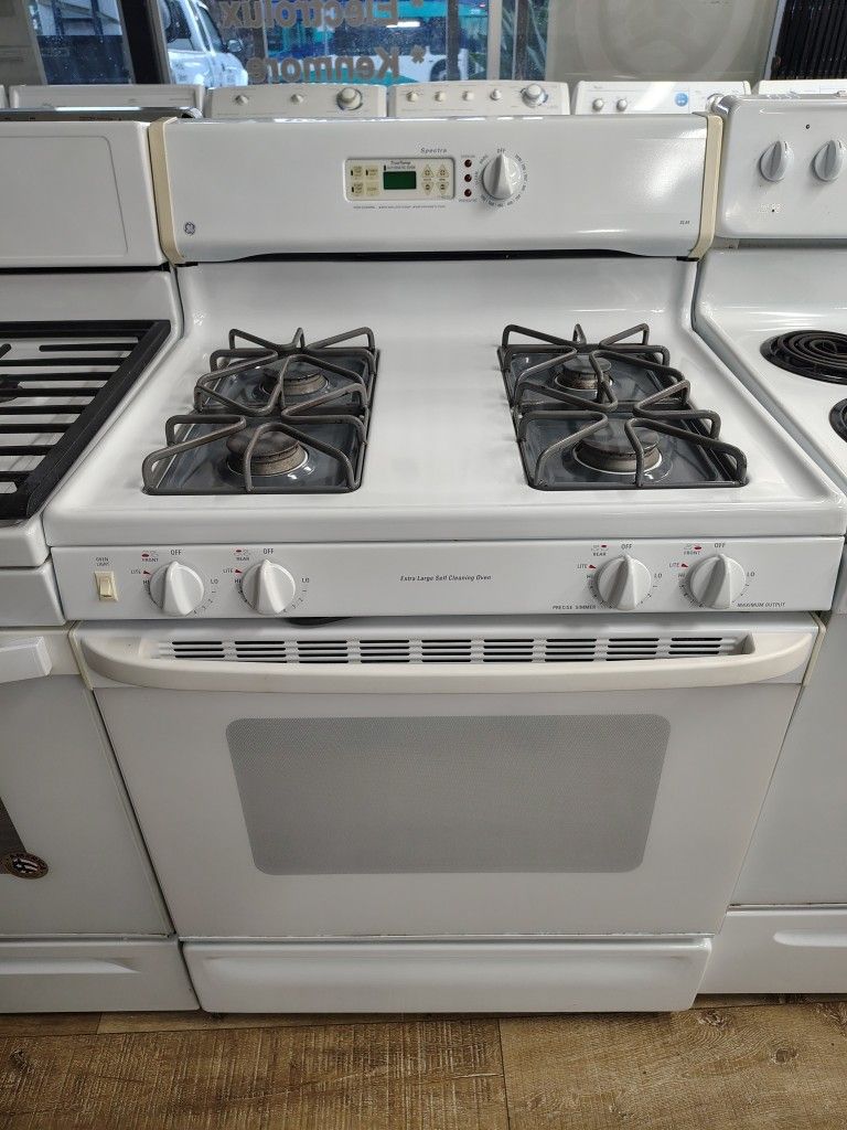 GE Gas Stove Oven 4 Burners In Excellent working Condition