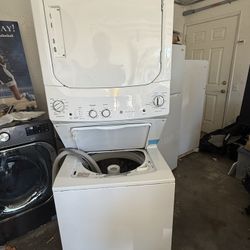GE Washer And Dryer Combo - Electric 