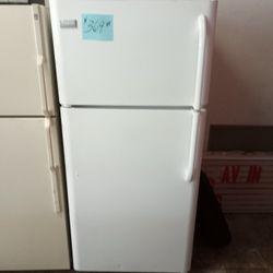 White Frigidaire Refrigerator Excellent . Warranty  . Delivery Available . 2203 Fowler St. 33901
