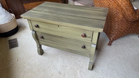 PENDING Free table with drawers