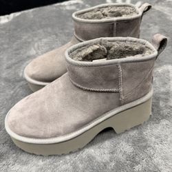 NEW Women's UGG Classic Ultra Mini New Heights Boots, color is gray!