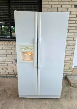 Full Size Refrigerator & Freezer (Good Condition)