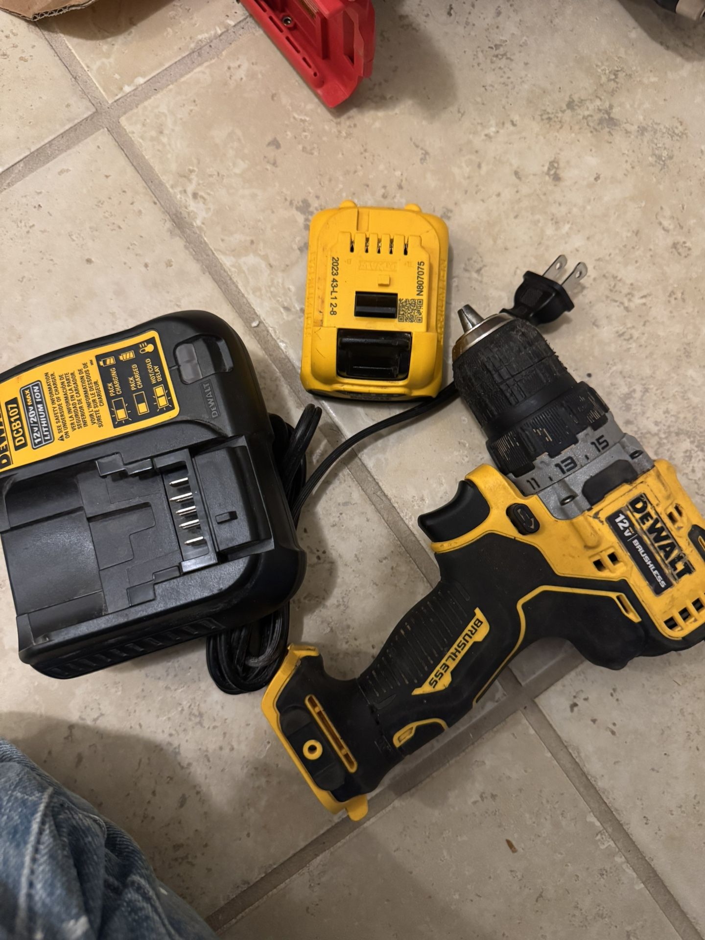 Dewalt 12Volt 3/8 Drill Brushless with 2ah battery and charger
