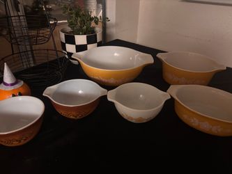 Vintage rare Pyrex dish set