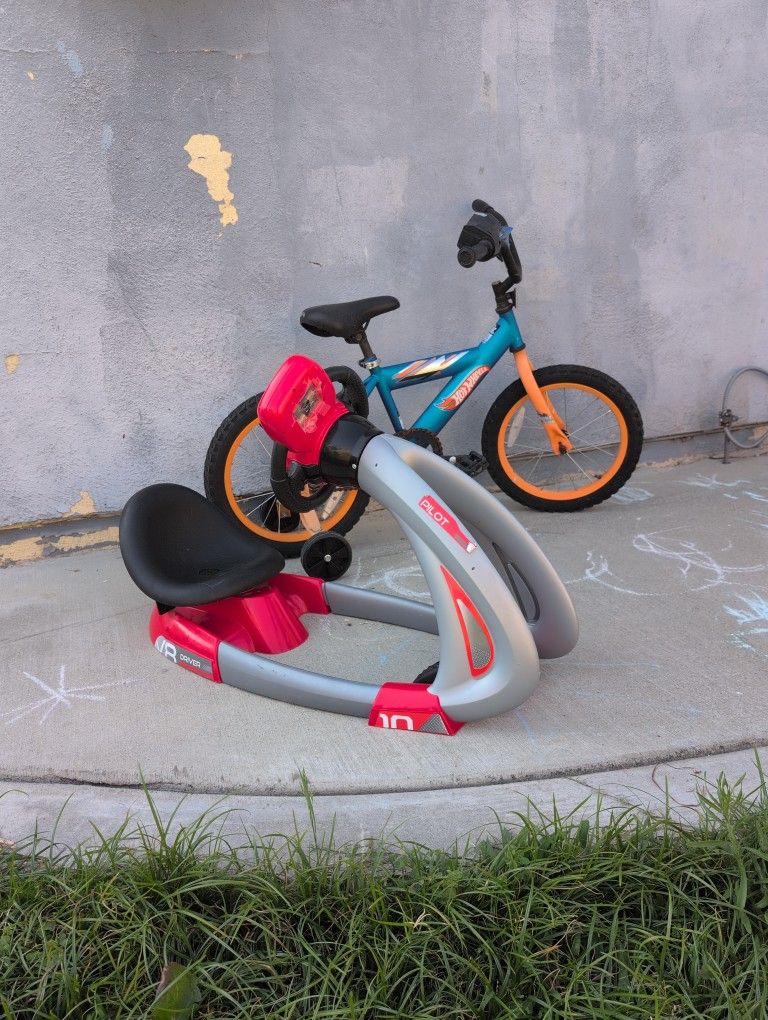HOT WHEELS BIKE W/TRAINING WHEELS