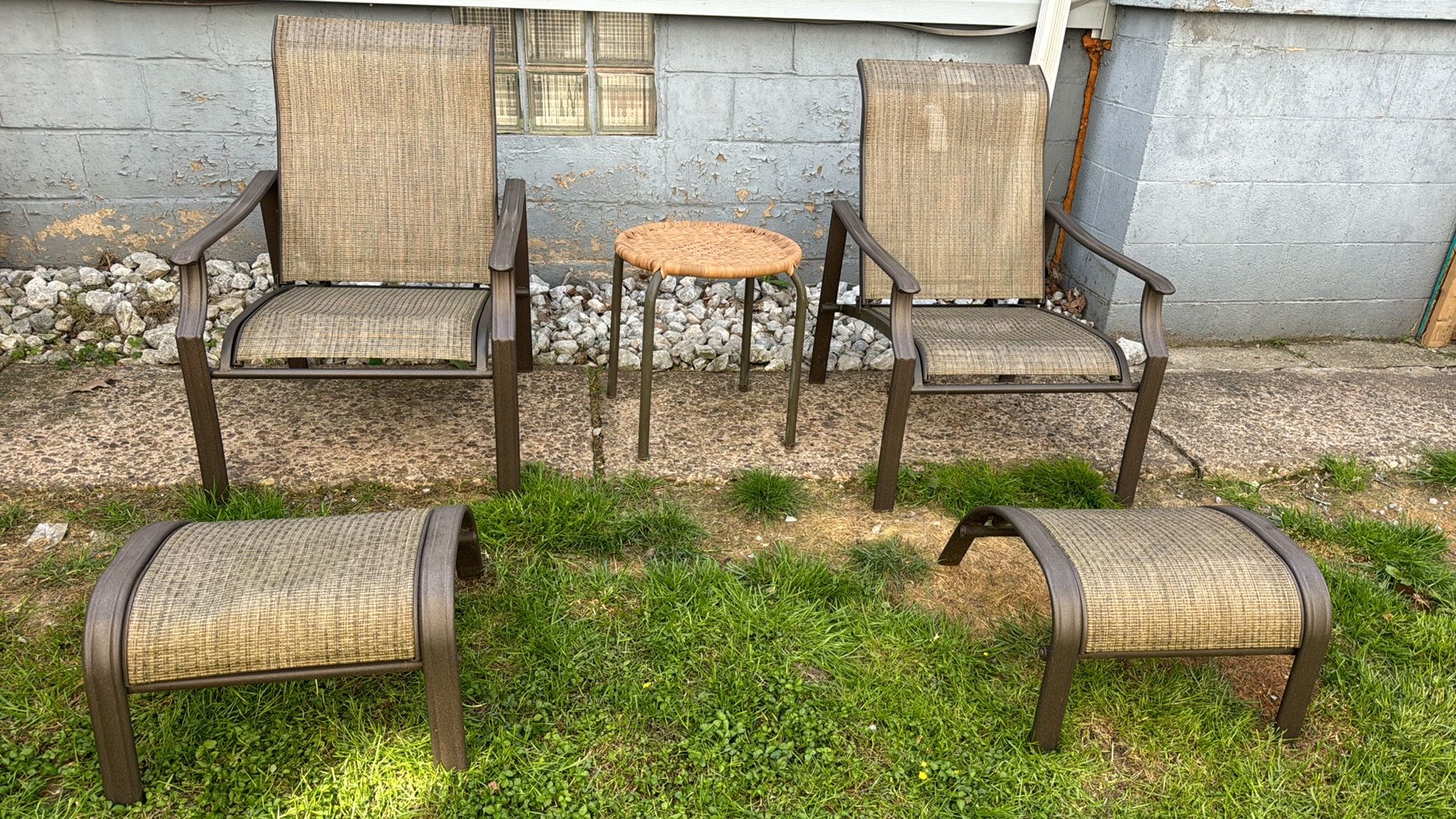 patio furniture (like new) (read ad before messaging)
