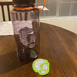 Glossier Seattle exclusive Water Bottle NWT