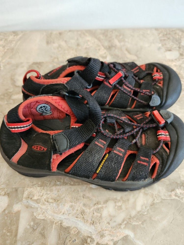 Kids KEEN water Shoes Size 1