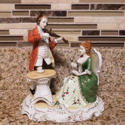 VINTAGE  ROYAL MÜNCHEN GALANTE SCENE VIOLIN IN FRONT OF A TEA PORCELAIN FIGURINE  