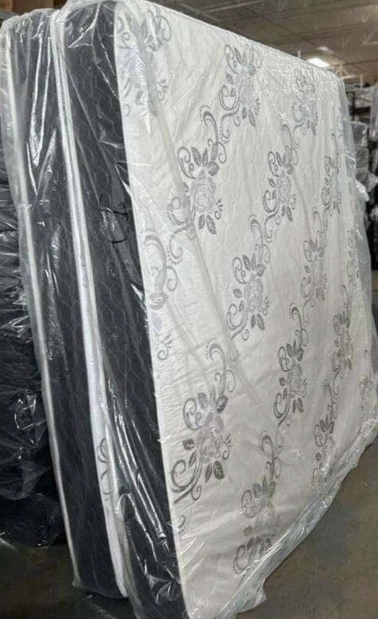 King Size Deluxe Mattress And Box Spring 