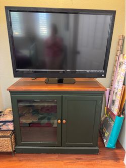 Vizio Flat Screen TV & table stand