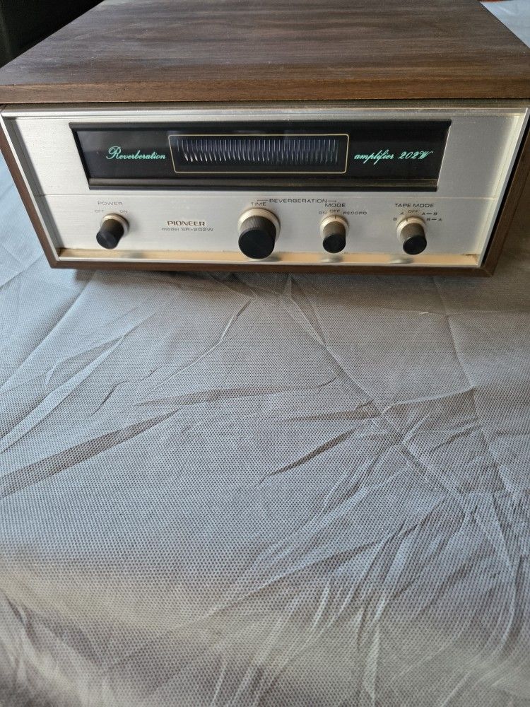 VINTAGE PIONEER REVERB AMP 202 W XLNT. CONDITION