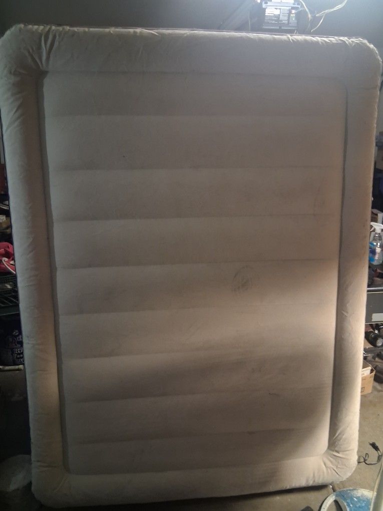 BESTWAY FULL SIZE AIR MATTRESS