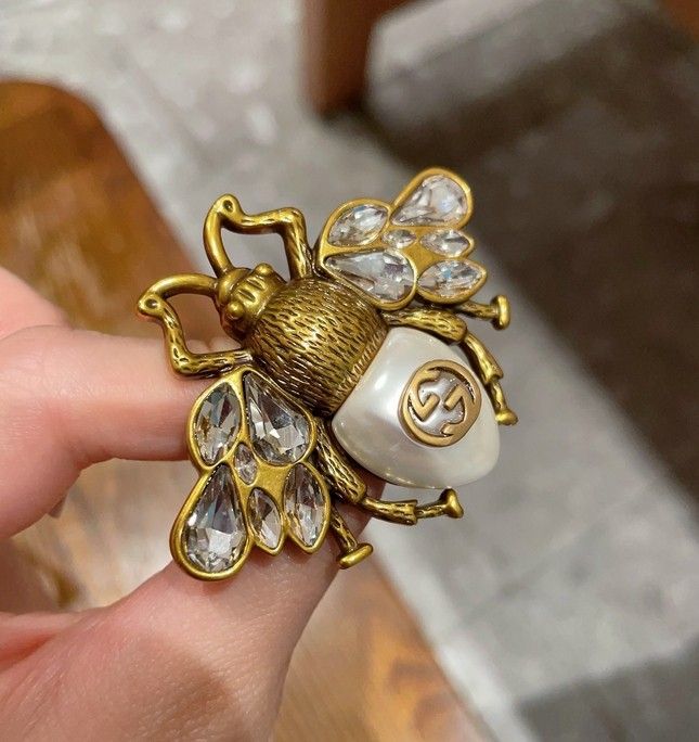 brooch